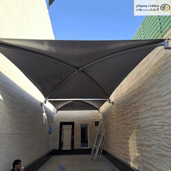 مظلات وسواتر الشاطئ